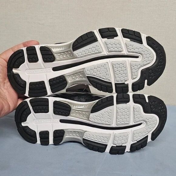 NEW ASICS Gel Nimbus 19 Black Onyx Silver Womens 7 US Medium 38 EUR T750N - Picture 10 of 10